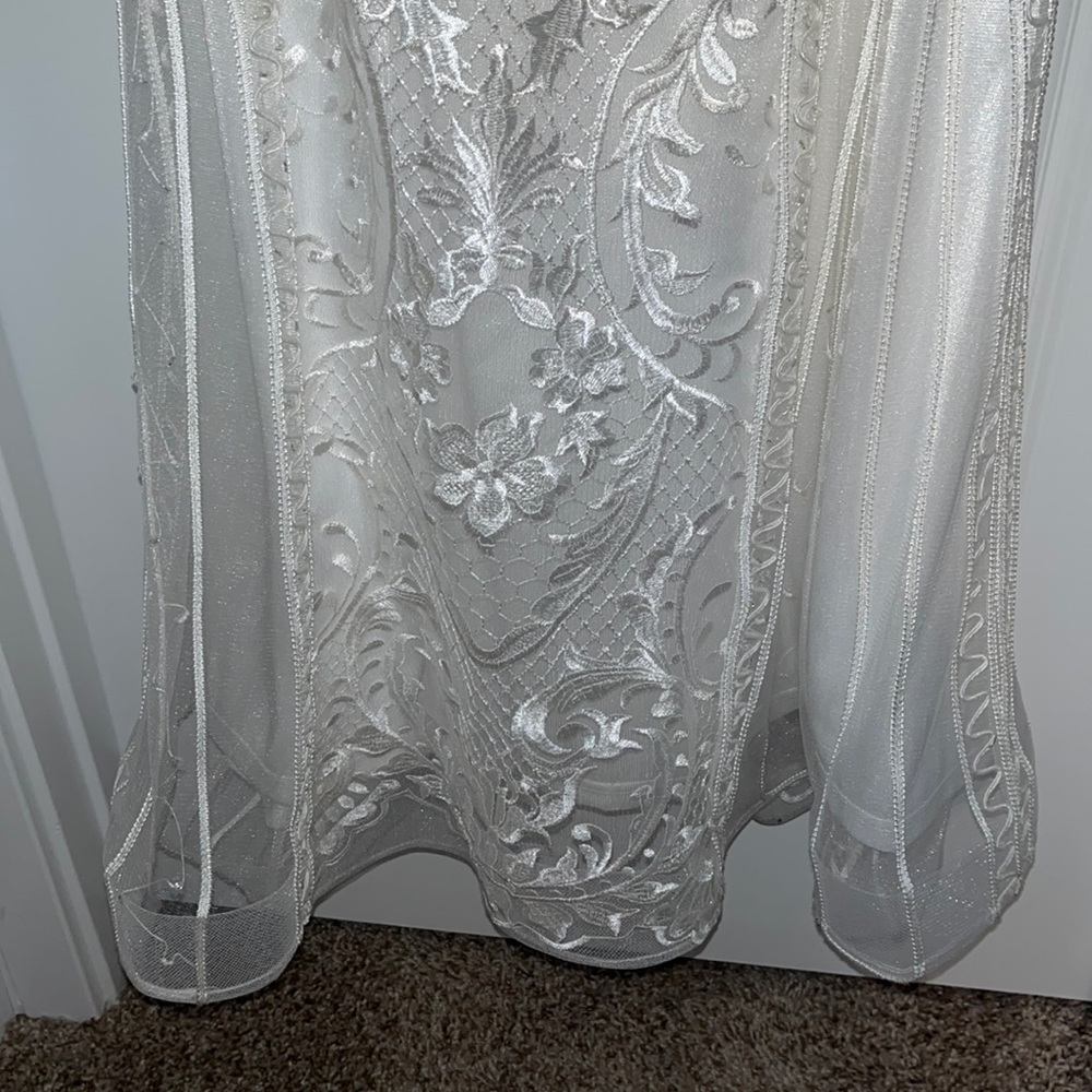 Beautiful elegant wedding dress! - Picture 9 of 9